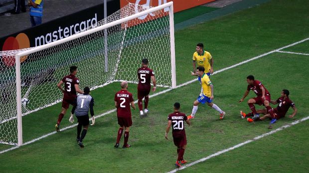 Tiga Gol Dianulir, Brasil Diimbangi Venezuela di Copa AmericaGol Philippe Coutinho dianulir wasit